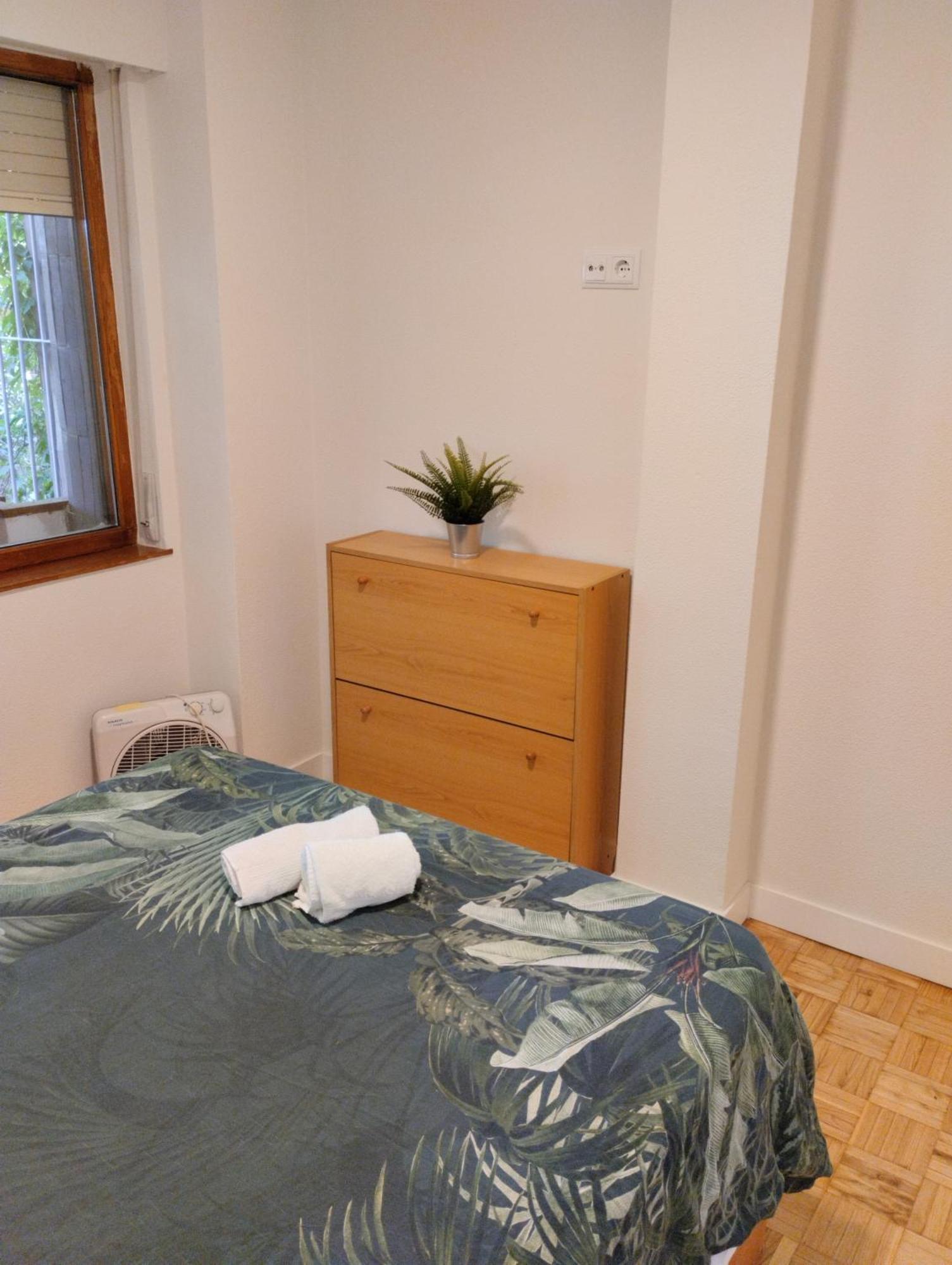 Habitacion Confort En Chamartin Madrid Exterior foto